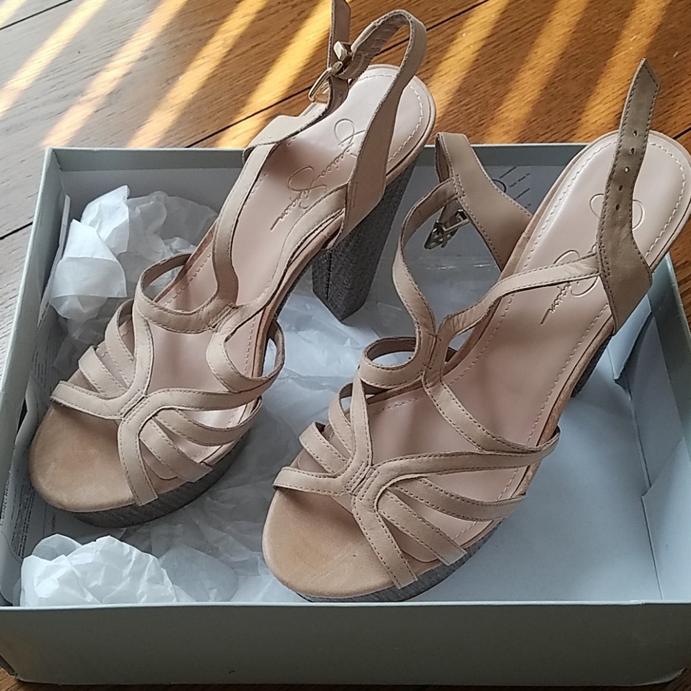 Stunning beige heels